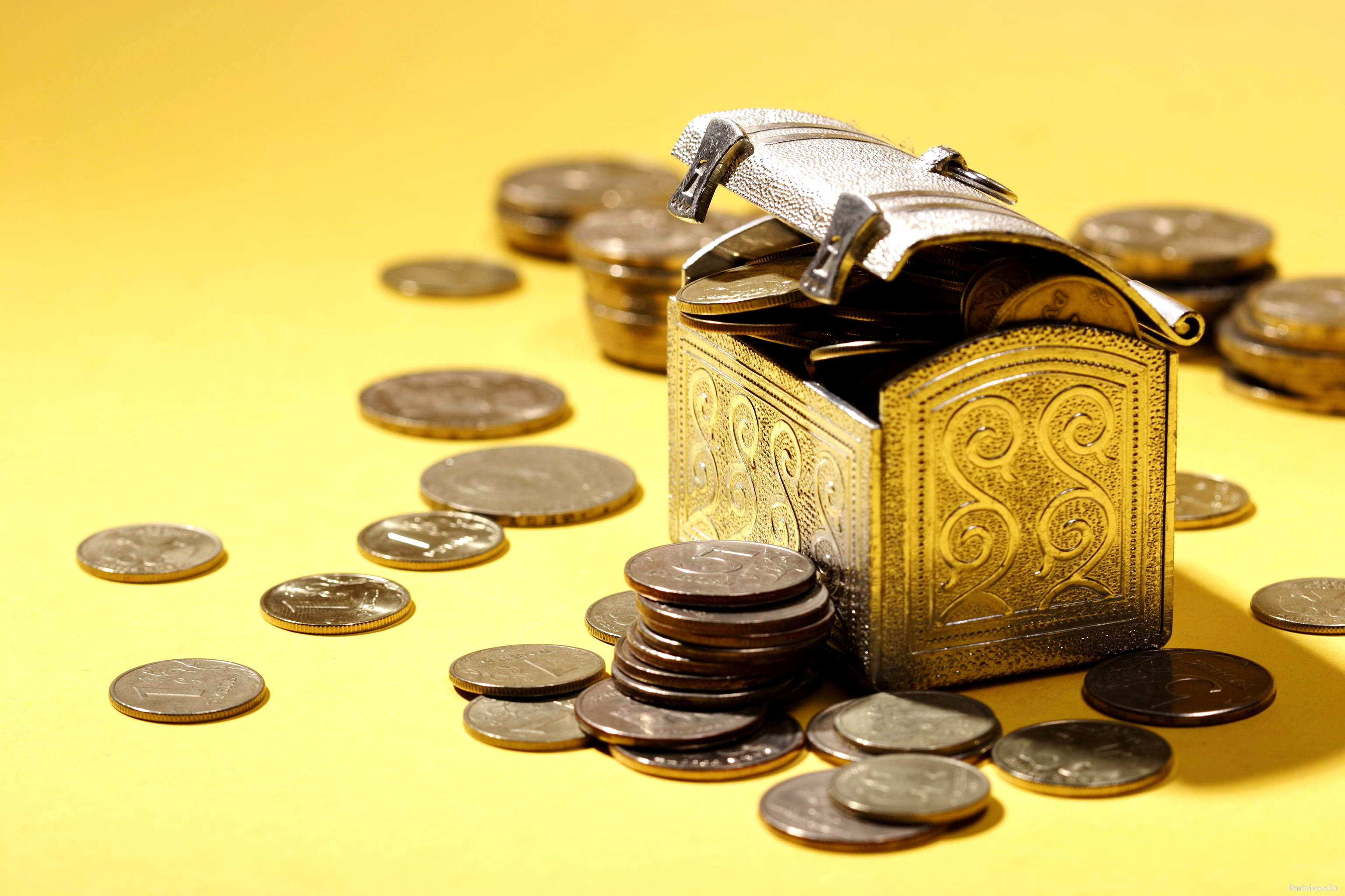 Minimalist bank items